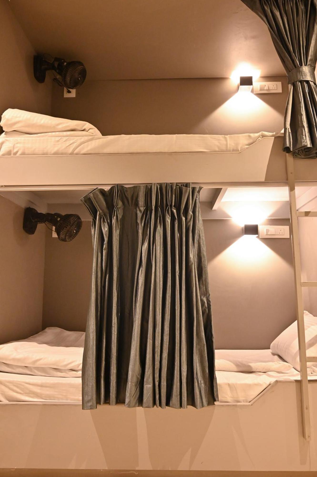 Bed & Bread Dormitory Bharuch Exterior foto